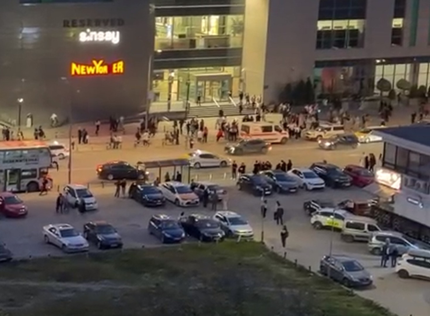 Евакуиран „Сити мол”, стигнала дојава дека е поставена бомба (ВИДЕО)