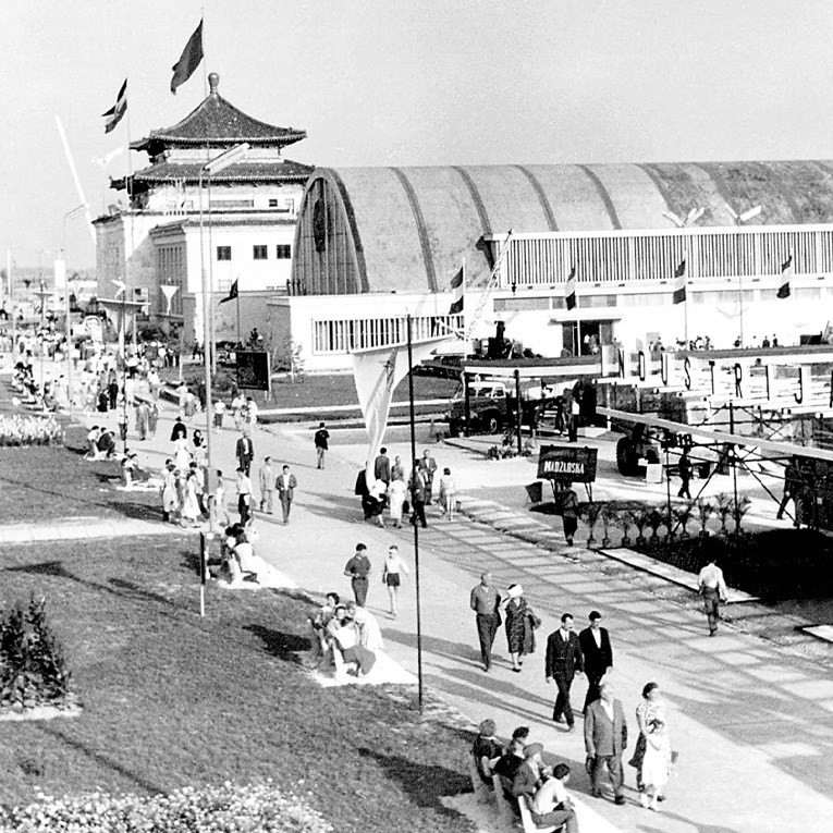 Кинескиот павилијон со препознатлив кров