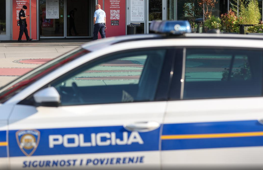 Серија ДОЈАВИ ЗА БОМБИ НА БАЛКАНОТ - Евакуации во Црна Гора, Хрватска и БиХ