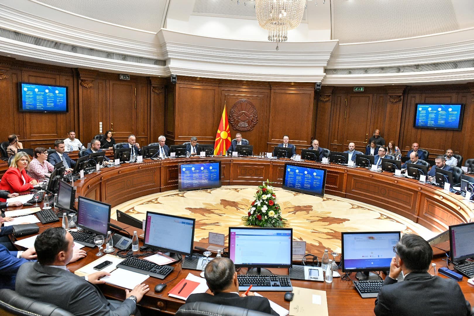 ВЛАДАТА Е СТАБИЛНА, НОСЕЧКИ СТОЛБ Е ВМРО-ДПМНЕ