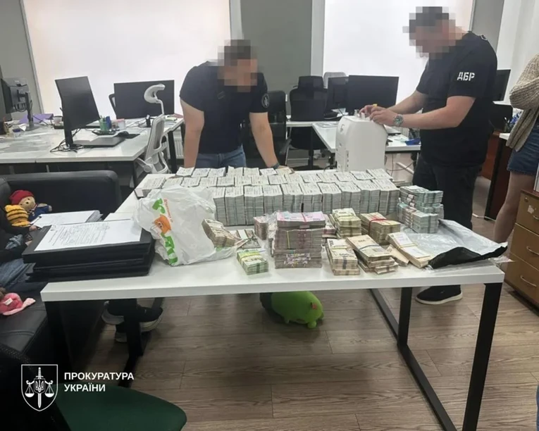 Истражители упаднаа во украинска компанија за дронови, ПРОНАЈДОА КУП КЕШ: „ТОА Е ЗА ПЛАТИ“