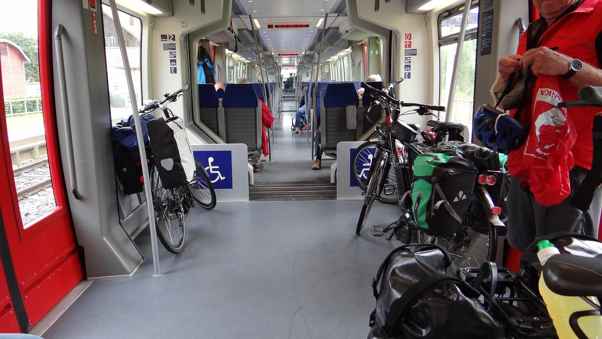 ЕУ ДЕЛИ ИЛЈАДНИЦИ БИЛЕТИ, можност на младите за бесплатно патување!