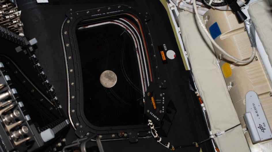 По стапките на Аполо: „Артемис 2“ го собори рекордот за НАЈДЛАБОКО ПАТУВАЊЕ ВО ВСЕЛЕНАТА