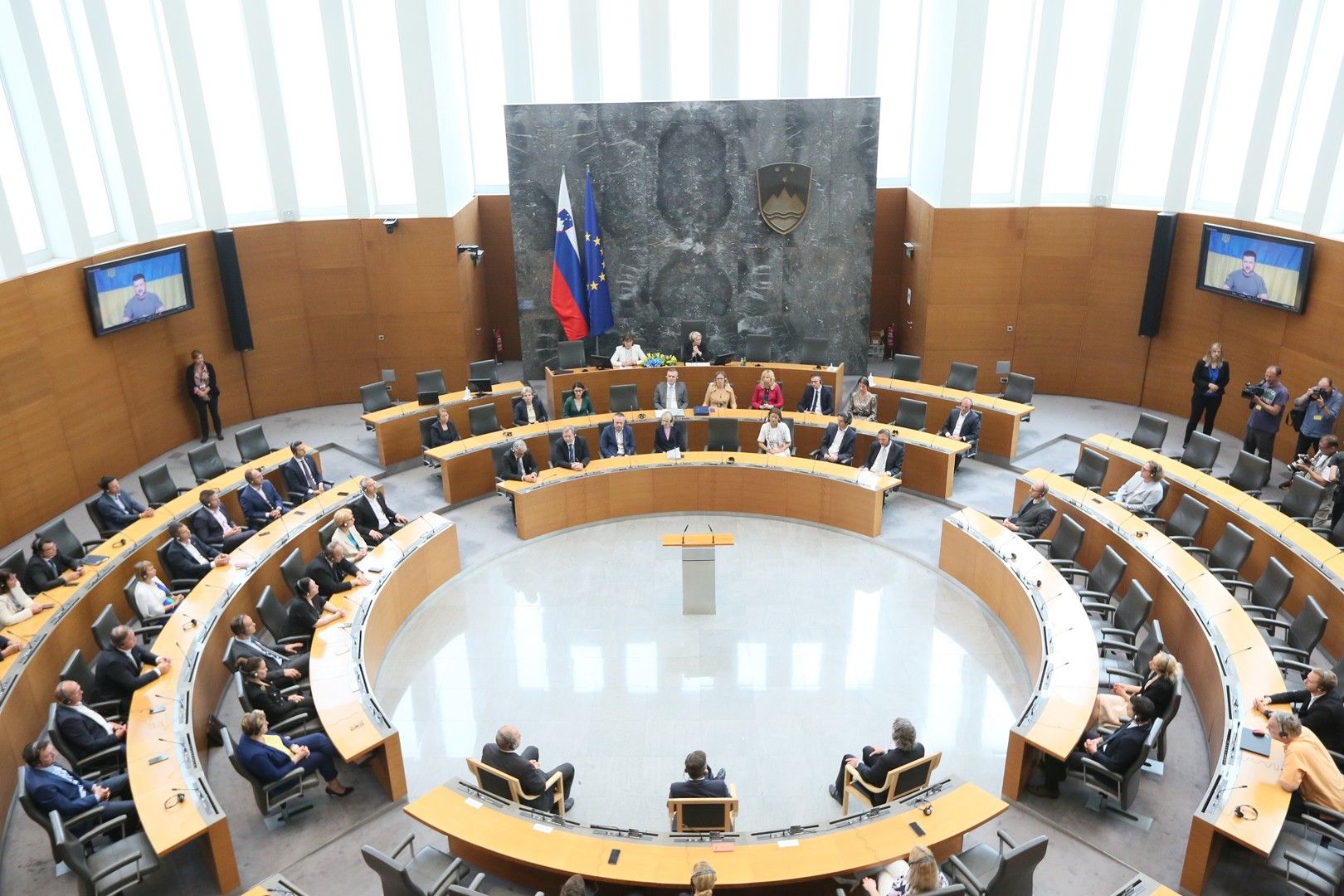 ДЕСНИОТ БЛОК ВО СЛОВЕНИЈА СЕ КОНСОЛИДИРА по гласањето во парламентот