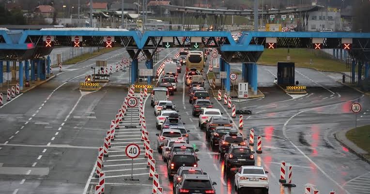 Хрватска може ПРИВРЕМЕНО ДА ГО ИСКЛУЧИ ЕЕС системот поради долгите колони на границите