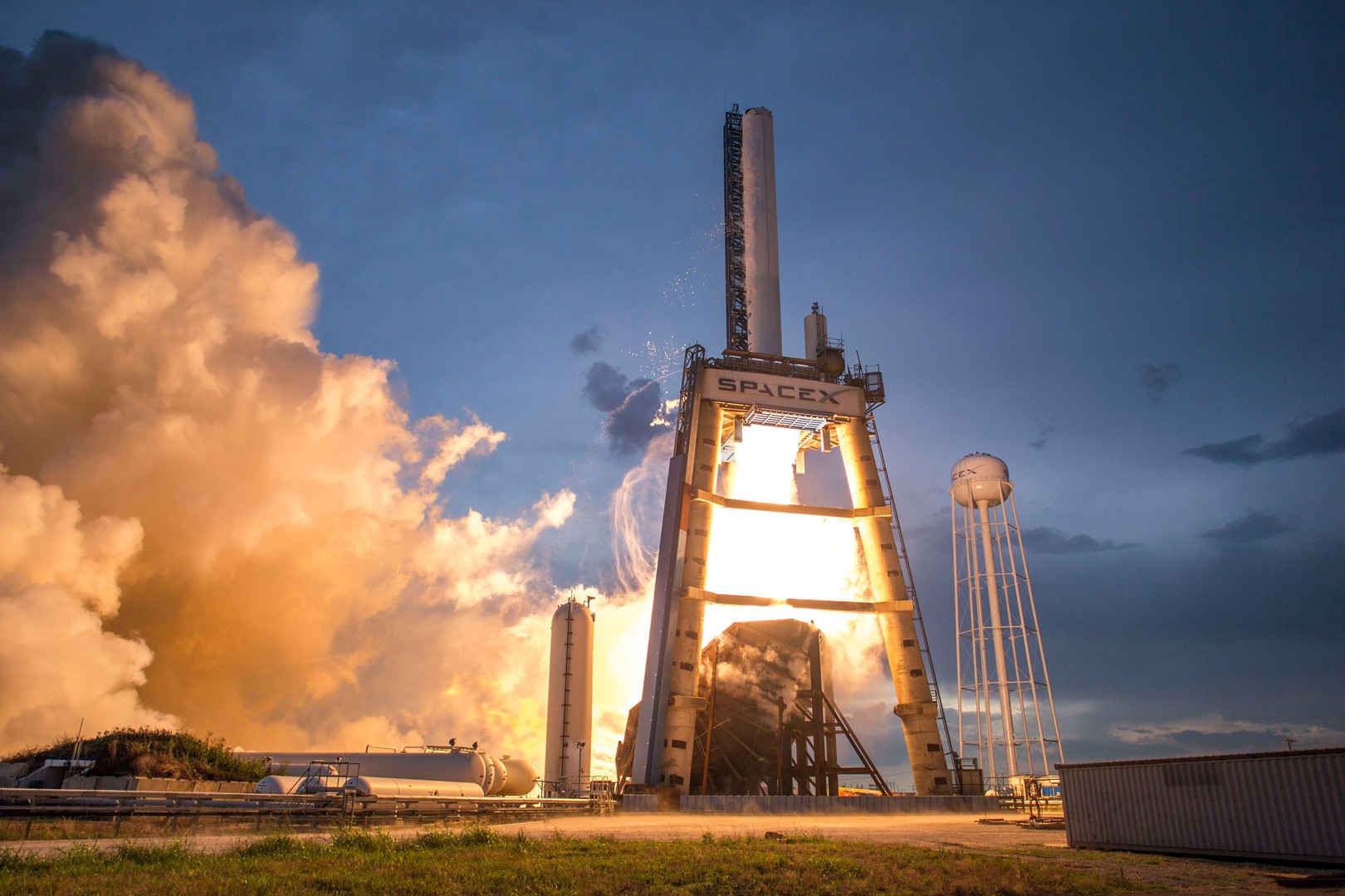 НЕВЕРОЈАТЕН СУДИР ВО ВСЕЛЕНАТА - Дел од ракетата на SpaceX ќе удри во месечината со речиси 8.700 КМ/Ч