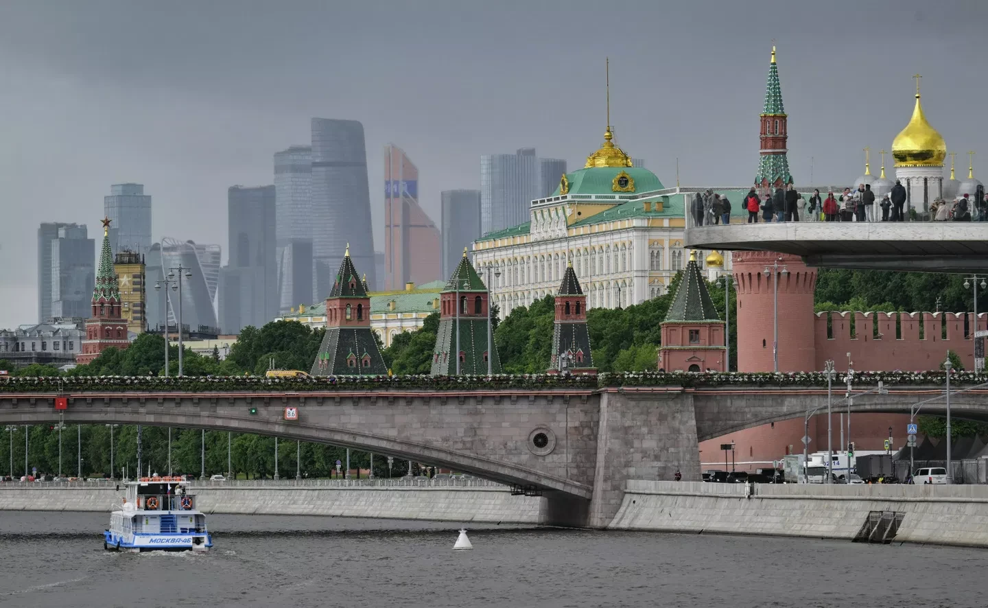 ШТО БАРАШЕ ПРВИОТ ШПИОН НА САД ВО МОСКВА? - Еве што откриваат од Кремљ