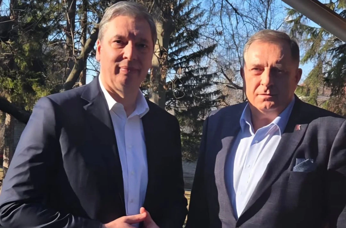 Вучиќ се сретна со Додик: За најважните прашања, соработката и улогата на
српскиот народ во Европа и светот (ФОТО)