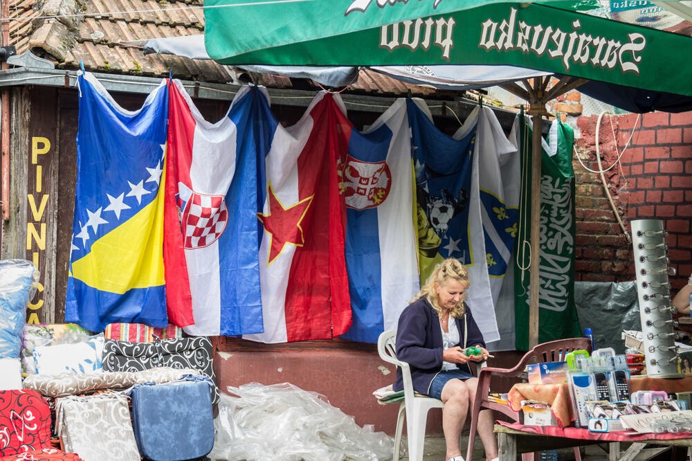 БОСНА, РЕПУБЛИКА СРПСКА, КОСОВО... па кон Македонија. Се вртат планови за нови граници