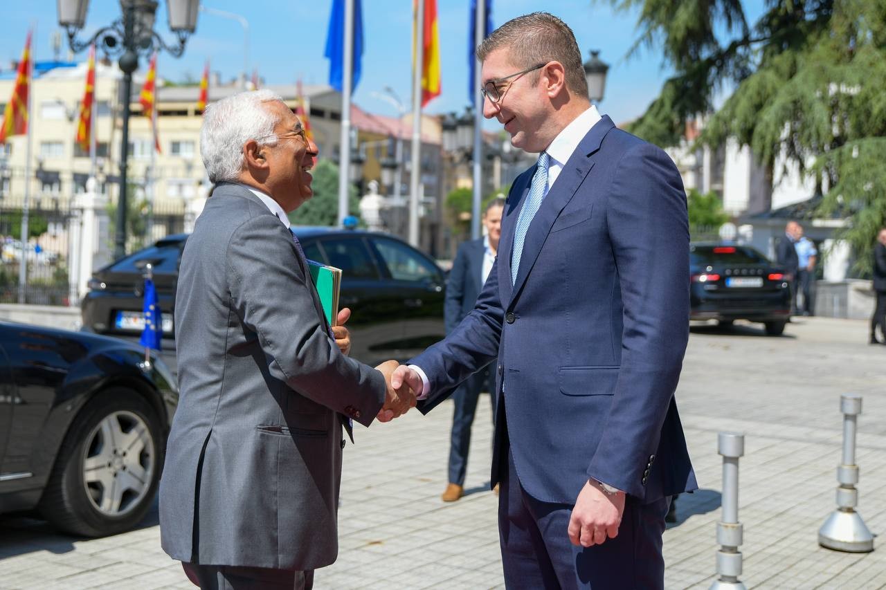 „Imamo nula isporuka iz Bugarske“, rekao je Mickoski kada su ga pitali o ustavnim amandmanima
