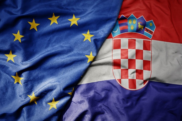 81% ОД ХРВАТИТЕ СМЕТААТ ДЕКА ЕУ Е СИГУРНО ЗАСОЛНИШТЕ - повеќе од Европејците