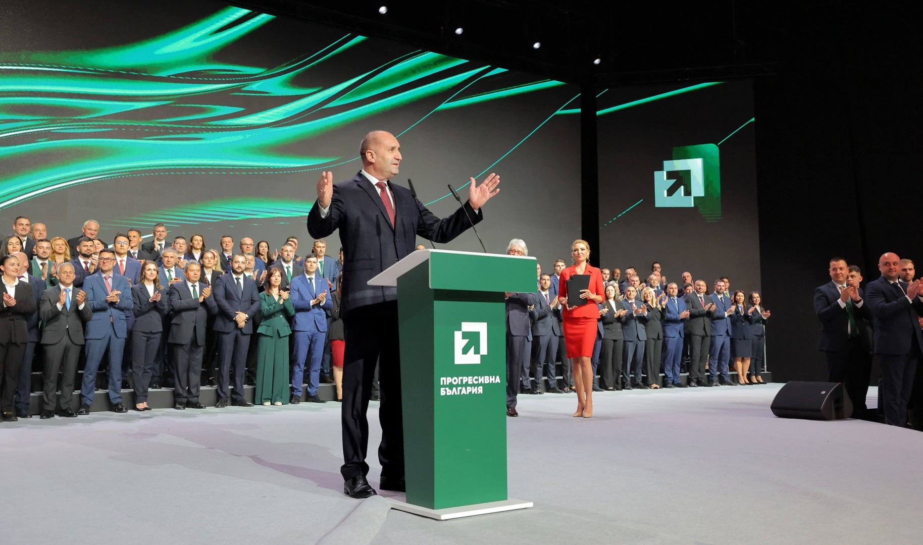 БРОЈКИТЕ СЕ ИМПРЕСИВНИ: Румен Радев победи и во С. Македонија