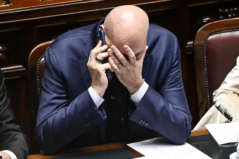 Министерот Гвидо Корсето: СВЕТОТ ГО ЗАФАТИ ЛУДИЛО, не сакам ни да го изговорам тоа