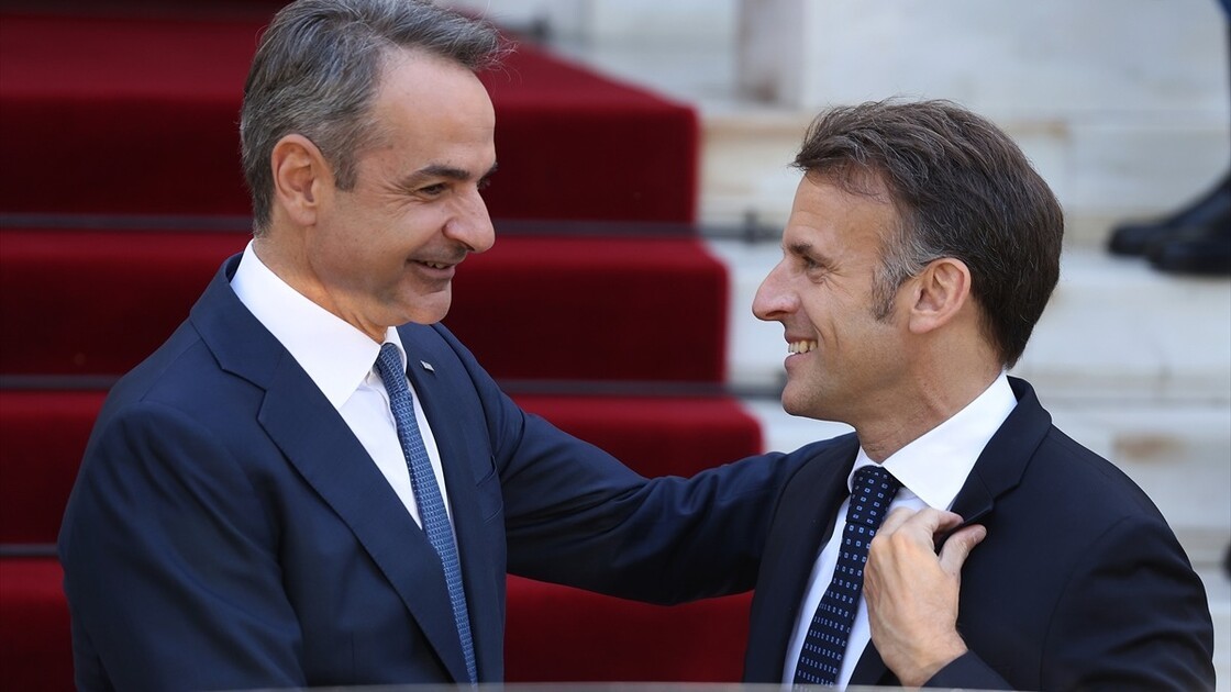 Грчкиот премиер Киријакос Мицотакис и францускиот претседател Емануел Макрон