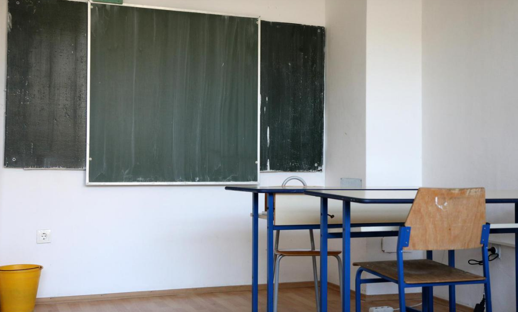 ДОЈАВИ ЗА БОМБИ ВО УЧИЛИШТА, прекината наставата во неколку градови во БиХ