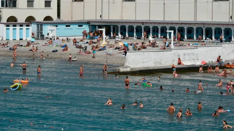 Ѕидот што го дели Трст: ПЛАЖА НА КОЈА МАЖИТЕ И ЖЕНИТЕ СЕ КАПАТ ОДВОЕНО ПОВЕЌЕ ОД 120 ГОДИНИ
