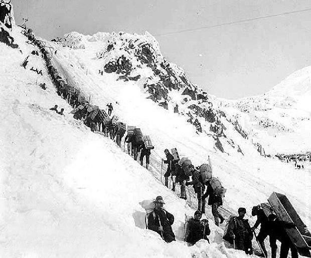 Рудари на пат кон Клондајк за време на златната треска