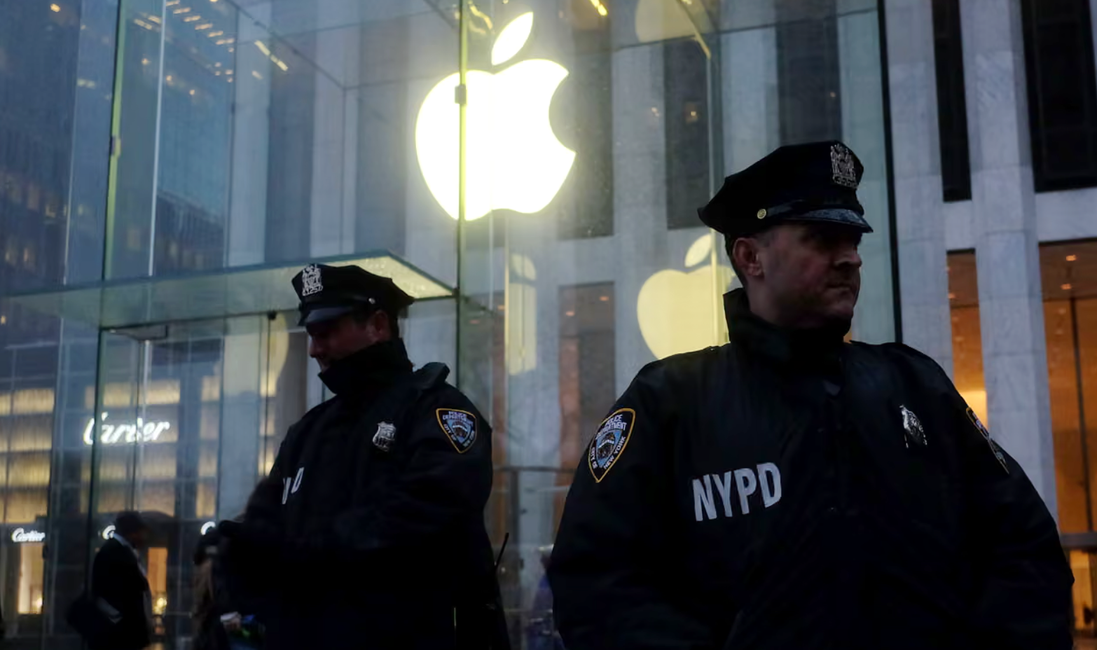 Apple не попушта: НЕ И ДАВА ПРИСТАП НА ПОЛИЦИЈАТА ДО СОДРЖИНИТЕ НА СВОИТЕ КЛИЕНТИ