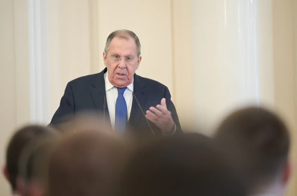 ХАОС ВО ФРАНЦИЈА ПОРАДИ ЛАВРОВ: „Која е целта да му се даде простор на обичен фашист и воен злосторник?“ (ВИДЕО)