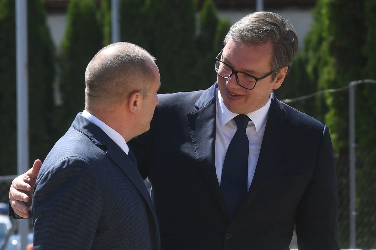 Вучиќ му честиташе на Радев: „ОВОЈ РЕЗУЛТАТ ЌЕ БИДЕ МОЖНОСТ ЗА ЗАЈАКНУВАЊЕ НА СТАБИЛНОСТА И НАПРЕДОКОТ“