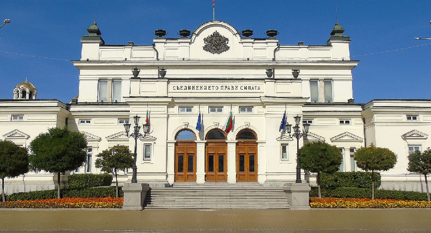 УБЕДЛИВА ПОБЕДА за „Прогресивна Бугарија“ на Радев, прогнозираат првите излезни анкети