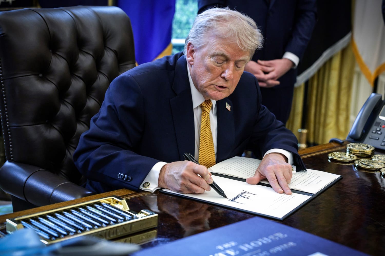 НЕМА ПОВЕЌЕ „ПОРОДИЛЕН ТУРИЗАМ“ – Трамп го ограничува правото на стекнување државјанство