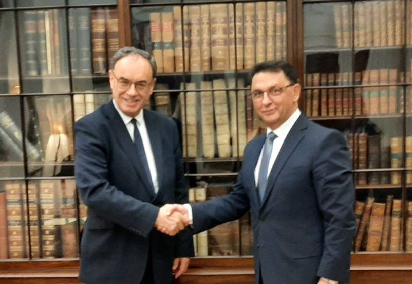 СЛАВЕСКИ ГИ ПРОВЕРИ МАКЕДОНСКИТЕ ЗЛАТНИ РЕЗЕРВИ ВО БАНКАТА НА АНГЛИЈА