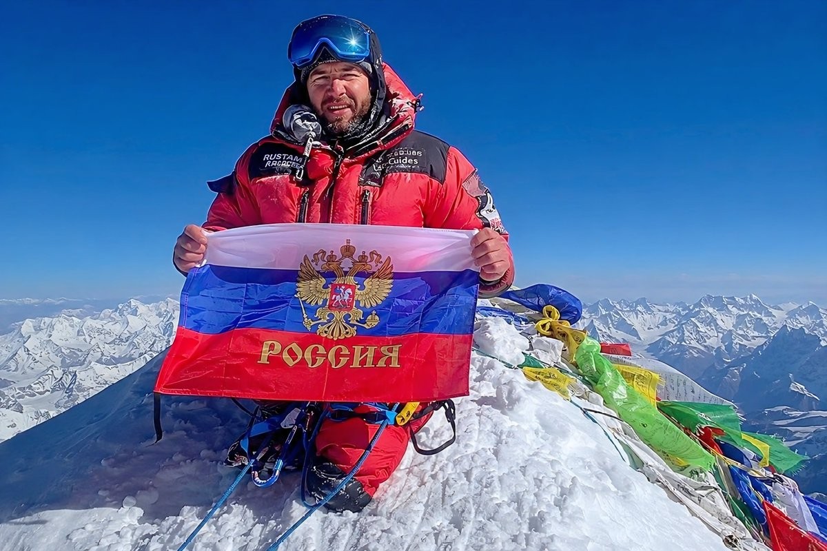 (Видео) СЕ ИСКАЧИ НА МОНТ ЕВЕРЕСТ ИАКО НЕМА НОЗЕ... Дали и тој ќе добие одликување од претседателот?