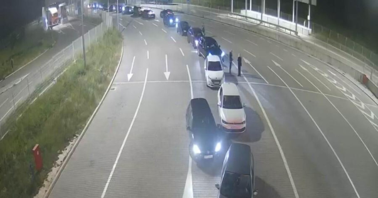СРБИЈА ЗАБРАНИ ВЛЕЗ НА ЦРНОГОРЦИ, неизвесно доаѓањето на Вучиќ на самитот ЕУ-Западен Балкан