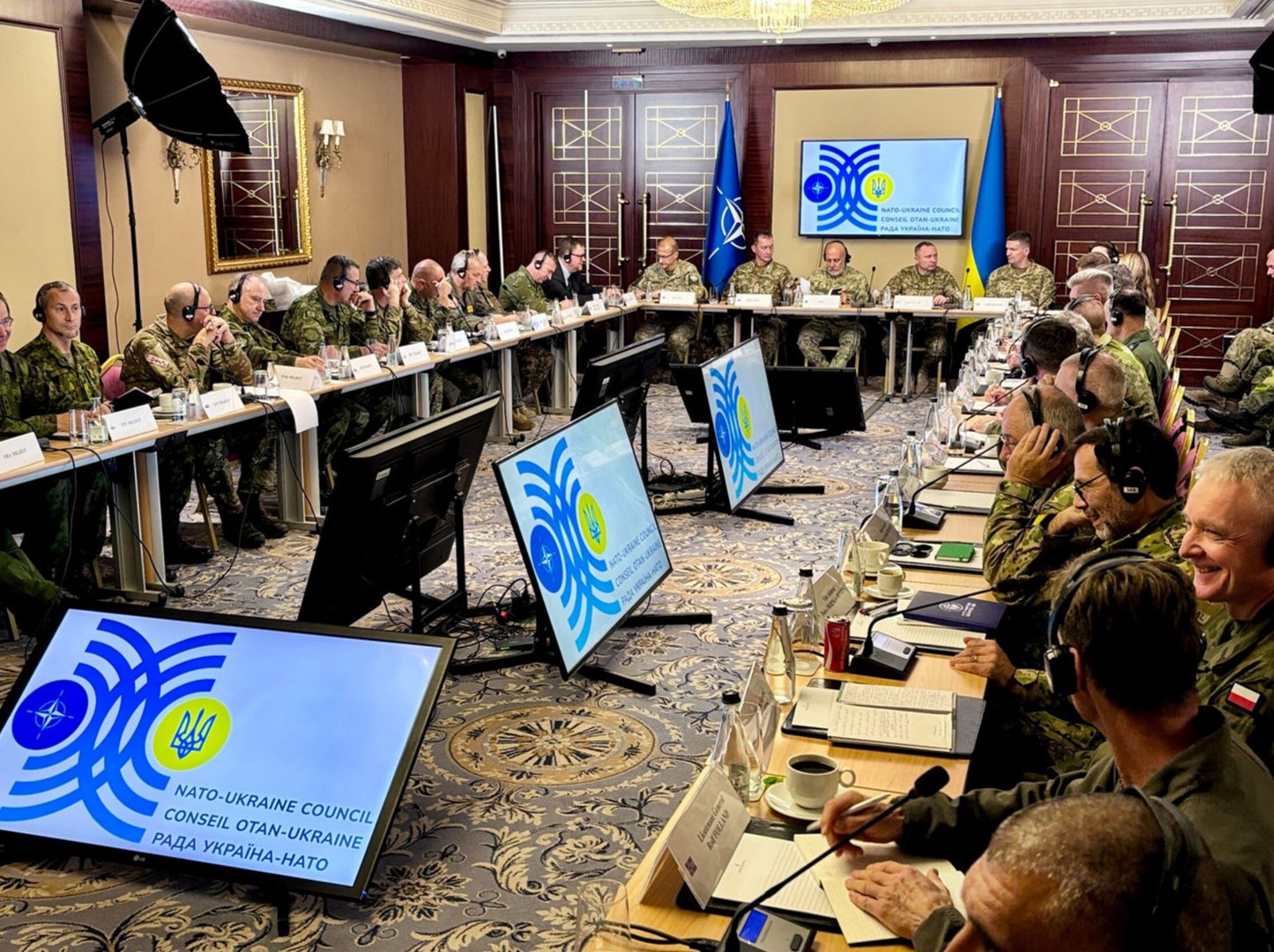 Делегација на НАТО во Киев, 6 октомври 2026 година.