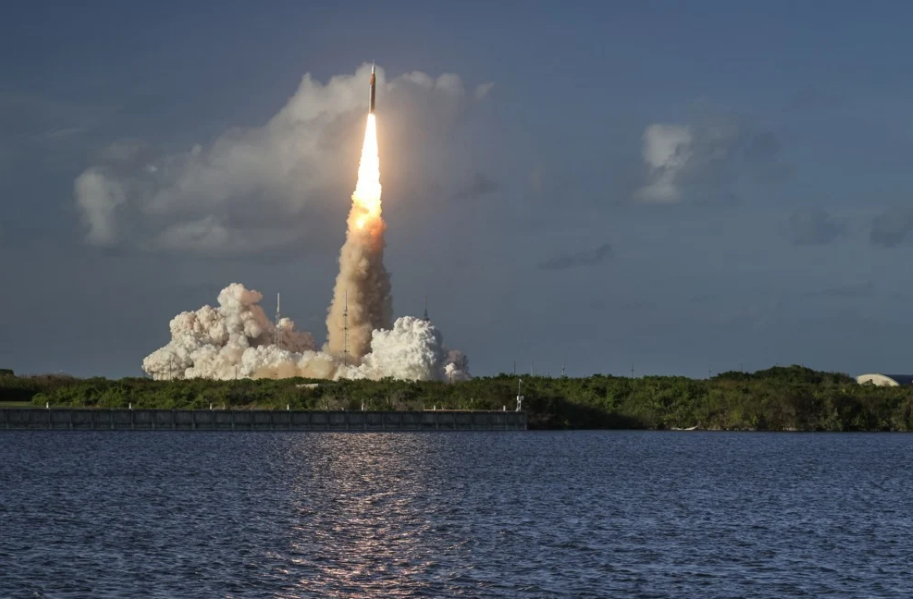 Четири астронаути, 10 дена во вселената: НАСА ЈА ЛАНСИРАШЕ „АРТЕМИС II“