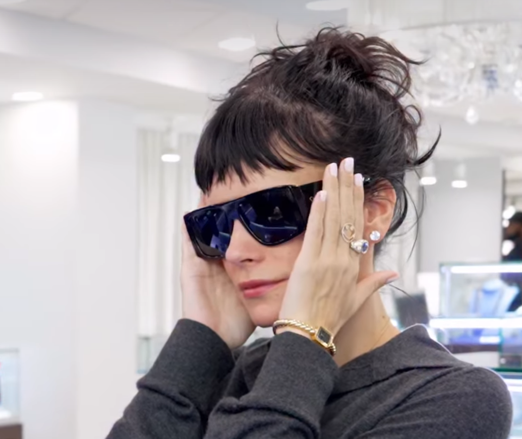 (Видео) ОНА, КОГА ЌЕ ВЛЕЗЕШ ВО ДУЌАН И ЌЕ ПЛАТИШ СО 50.000 ДОЛАРИ ВО КЕШ... Која ли е таа?