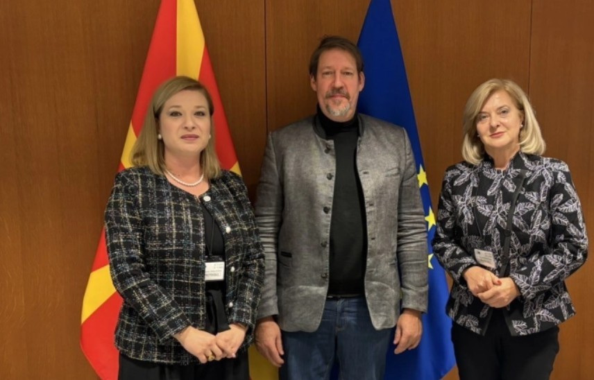 Vasilevska in Mirakovska z evropskim poročevalcem Vajcem izmenjala mnenja o aktualnih dogajanjih v Severni Makedoniji