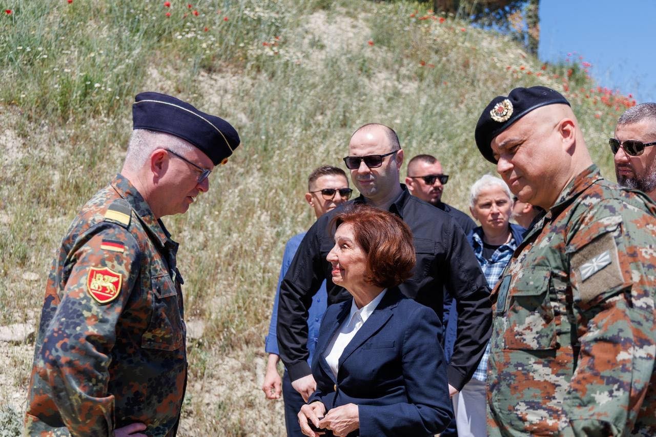 Она што го прави НАТО со стандардите, ЕУ ДА ГО ПРАВИ СО КОПЕНХАШКИТЕ КРИТЕРИУМИ