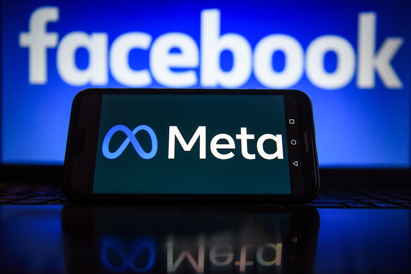 Судот пресече - ПЛАТФОРМИТЕ НА „МЕТА“ СЕ ОПАСНОСТ ЗА МЛАДИТЕ