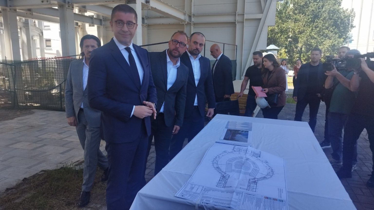 РЕСТАРТ ЗА УНИВЕРЗАЛНА САЛА: Претставен проектот за реконструкција пред премиерот Мицкоски