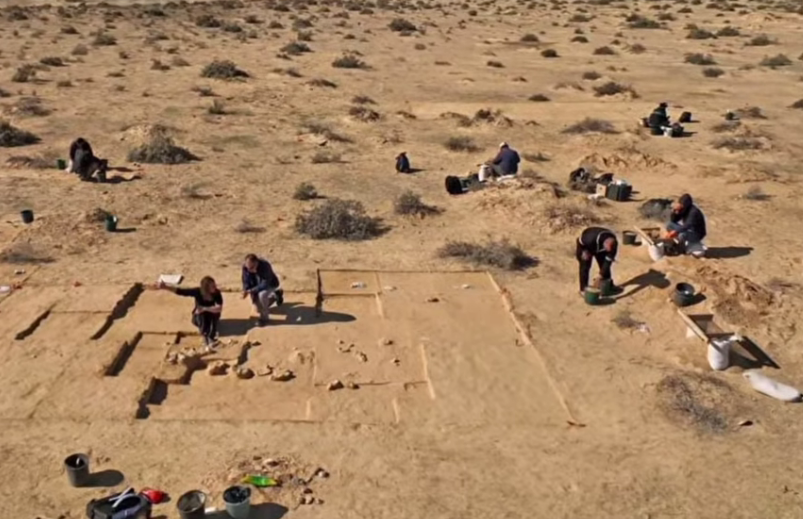 (ВИДЕО) НЕВЕРОЈАТНО ОТКРИТИЕ ПОД ПЕСОКОТ - Стари се 4.000 години, а научниците се збунети
