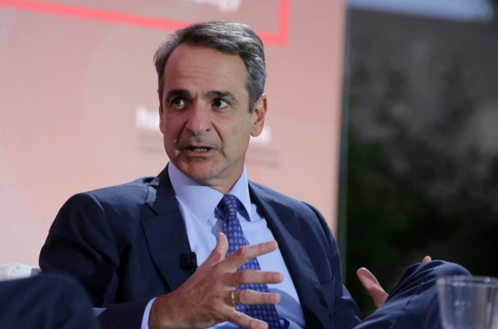 РЕГУЛАТОРНА РАМКА ЗА МАЛОЛЕТНИЦИ: Мицотакис забрани социјални мрежи за помлади од 15 години