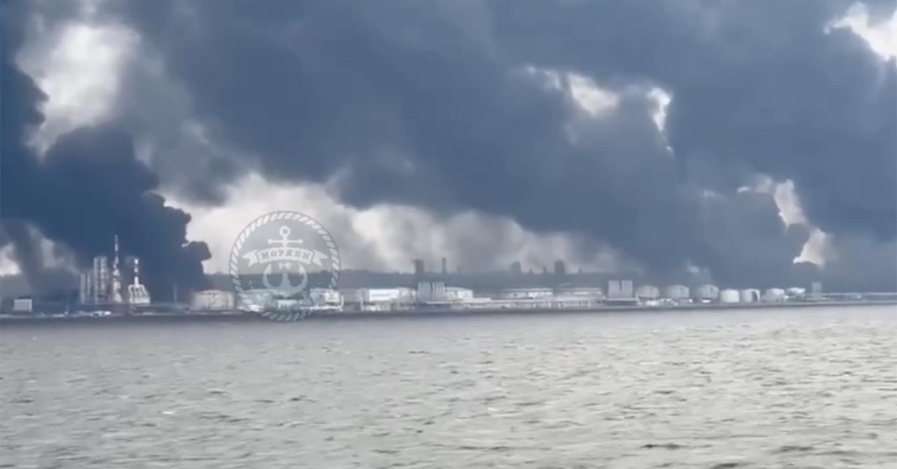 Клучното пристаниште на Путин гори (ВИДЕО)