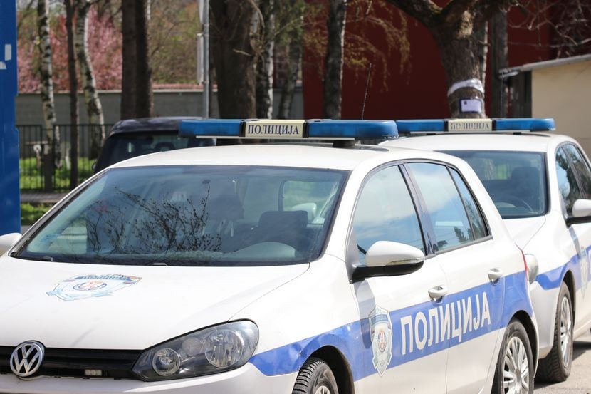 ПОЛИЦИЈАТА ОТКРИ СКАНДАЛ: 7-годишно девојче било држено затворено, не ѝ дозволувале да се врати кај родителите!
