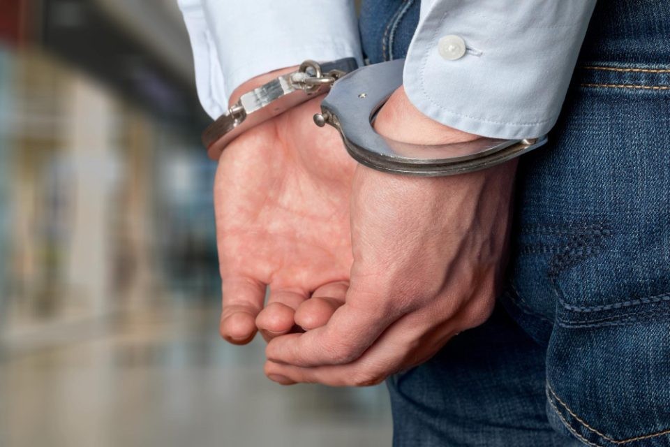 Фрлил стаклен предмет кон жена, па завршил зад решетки – имал 2,73 промили алкохол
