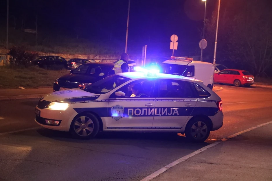 УАПСЕНА 24-ГОДИШНА ДИЛЕРКА - Во автомобилот пронајдени над 200 пакетчиња дрога, а во станот следувало ново откритие
