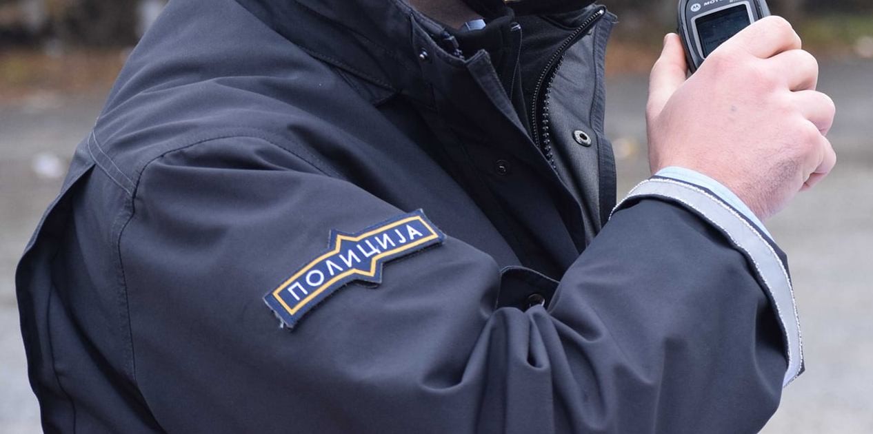 ПУКАЛ СО ПИШТОЛ ПРЕД ГОСТИ НА СЕМЕЈНА ПРОСЛАВА: Полицаец заработи кривична пријава и итна суспензија!