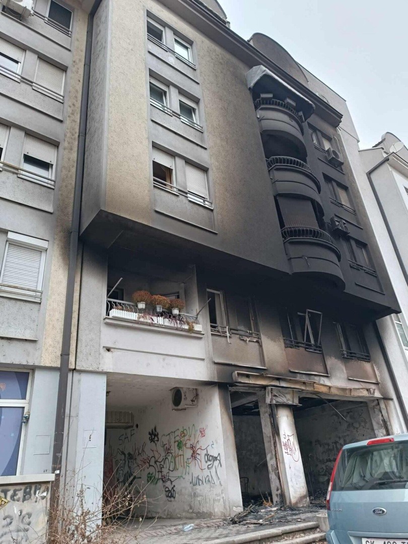 Пожар крена пожарникари на нозе: Жена го запалила сопствениот стан