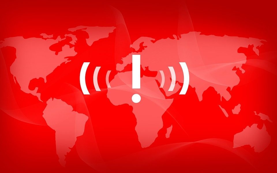 ПАНИКА НА АЕРОДРОМ ВО ЕУ-ЗЕМЈА: Сомнителен предмет приземји авиони, на лице место пристигнаа стручњаци!