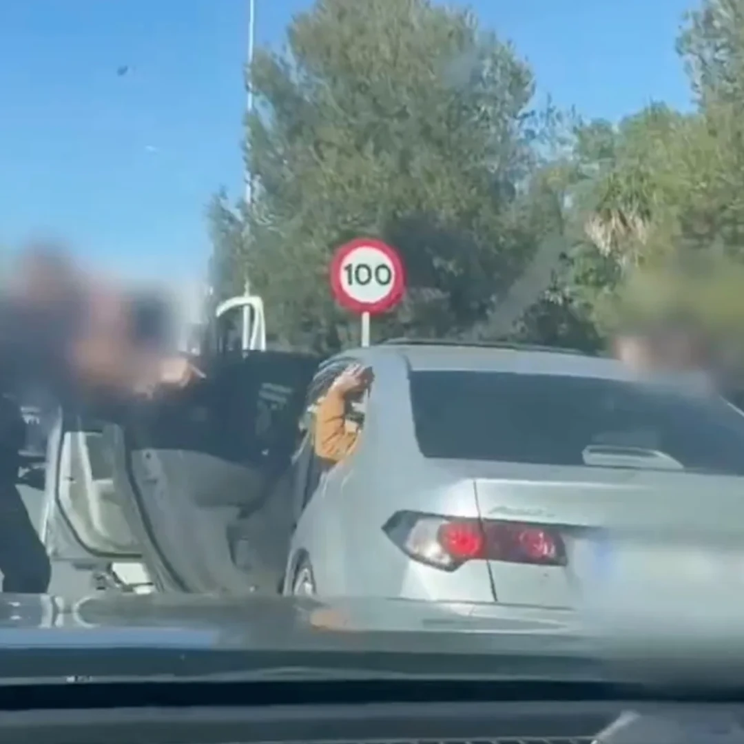 (ВОЗНЕМИРУВАЧКО ВИДЕО) Лажни полицајци киднапираа маж среде автопат!