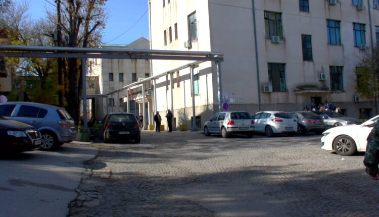 Инспектори влегуваат во болница по случајот со 19-годишната пациентка по царски рез - кој го направил пропустот?