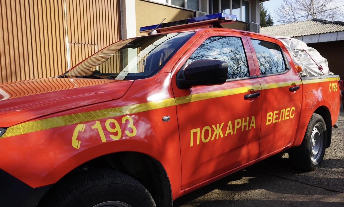 ПОЖАРНИКАРИТЕ НА НОЗЕ ВО ВЕЛЕШКО – Три пожари за еден ден на различни локации