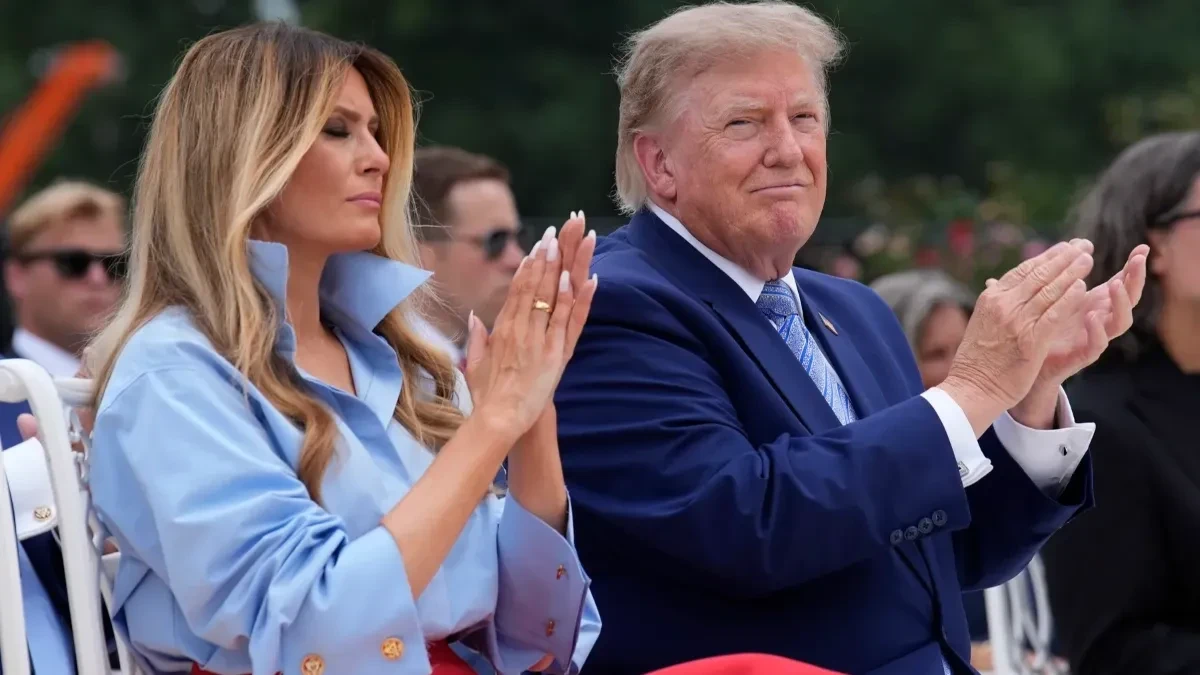 Меланија спие во соба 219, Трамп во 220: Кога таа излегла од Белата куќа, тој направил нешто што го изненадило персоналот