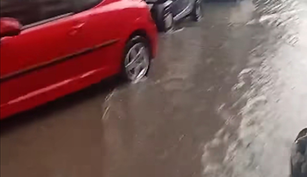 (ВИДЕО) Струмица по невремето: Улиците погодени од обилните врнежи